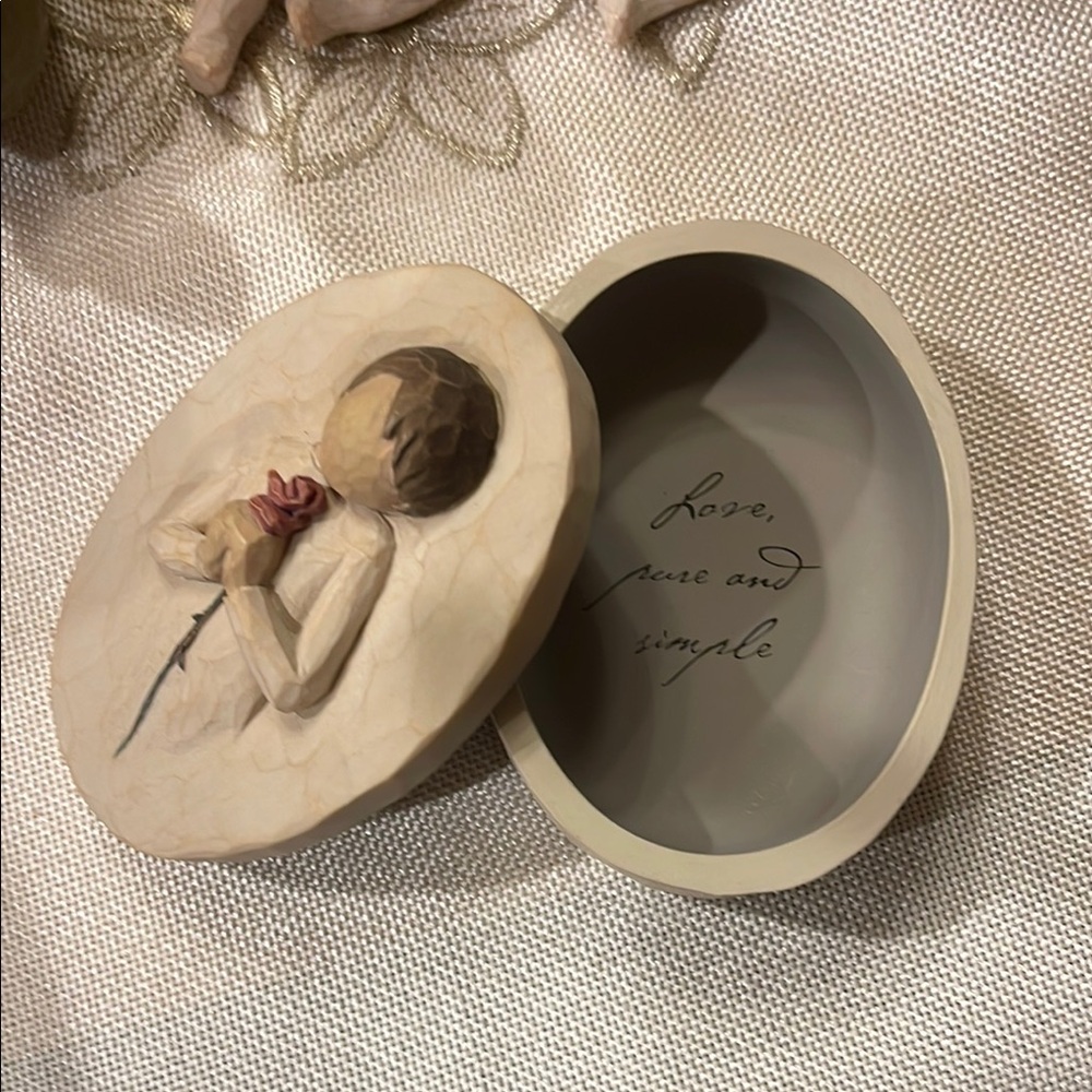 Vintage 2004 Willow Tree Love Pure and Simple Box “ Loving Angel”